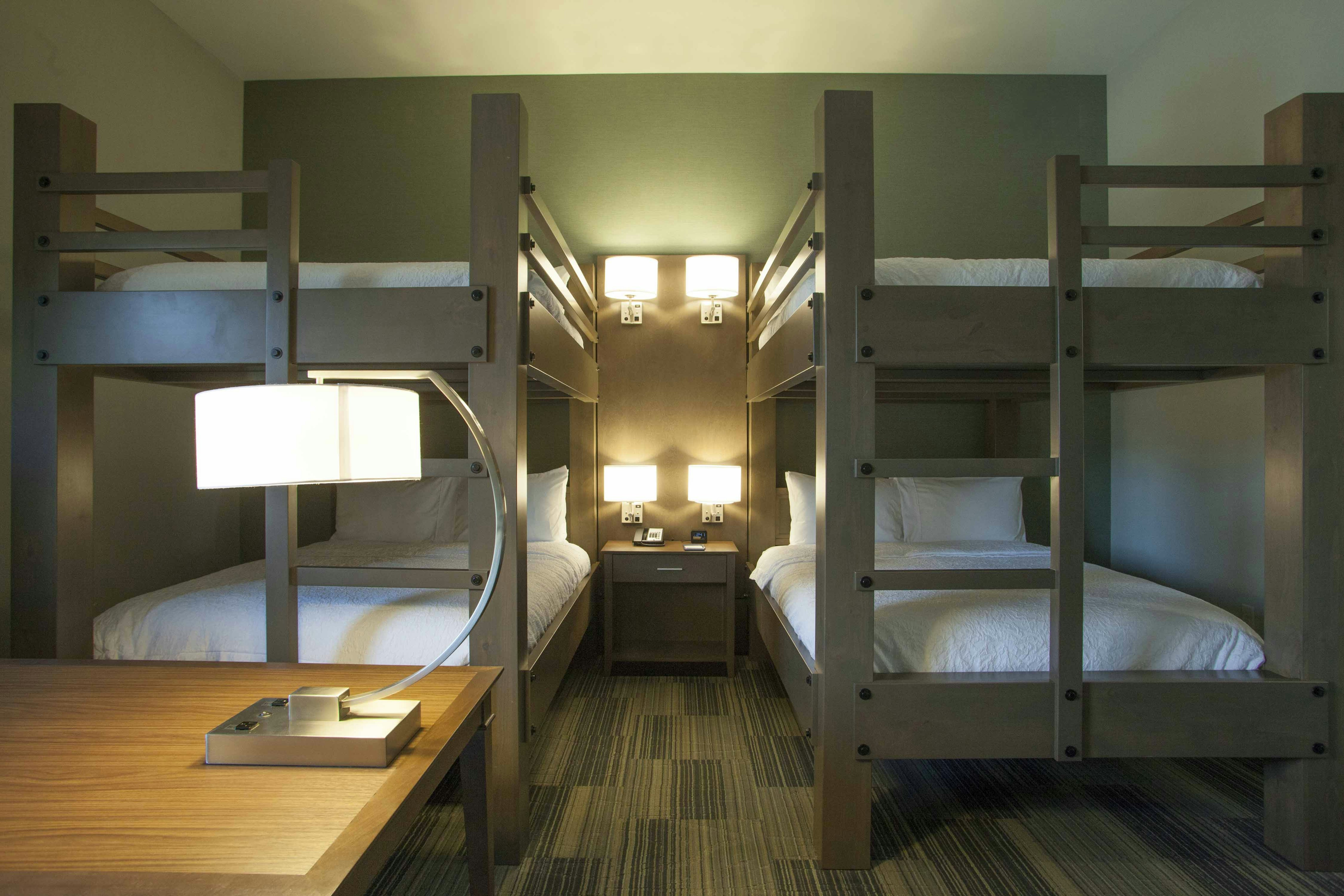 Hampton Inn Suites St Paul Downtown 53/70