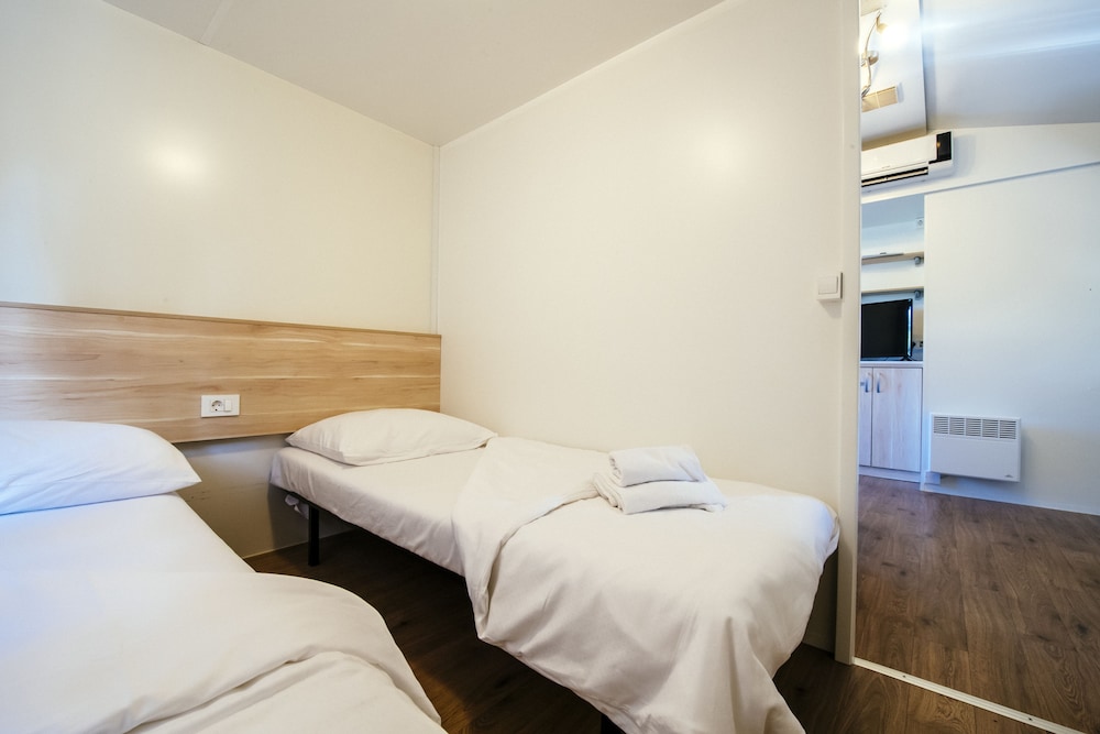 ZATON HOLIDAY RESORT MOBILE HOMES 34/78