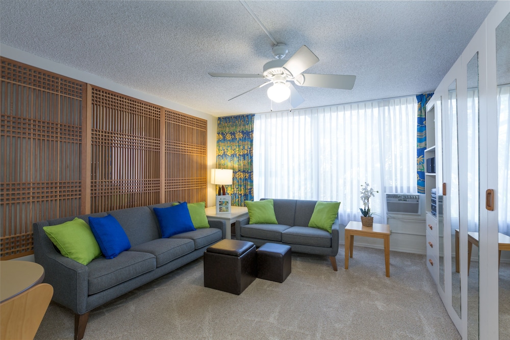 Kuhio Banyan Club 39/59