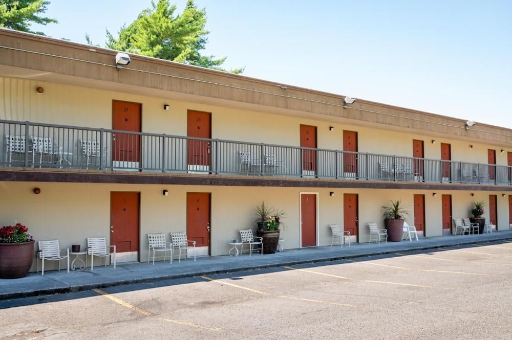 Columbia Gorge Inn 4/57