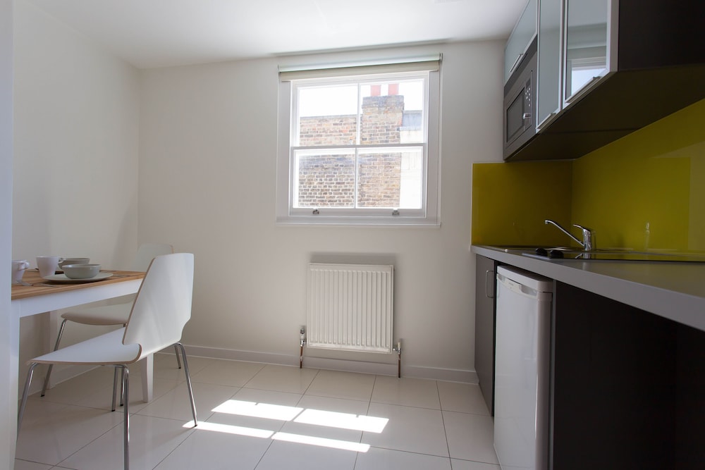 Princes Square Serviced Apartments 50/50
