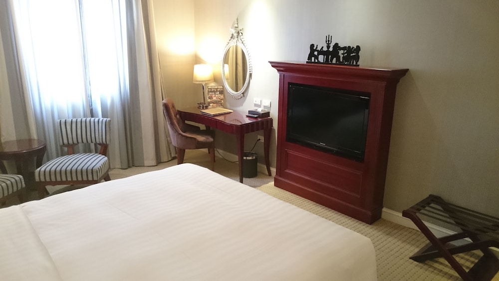 MRT Hotel 12/59