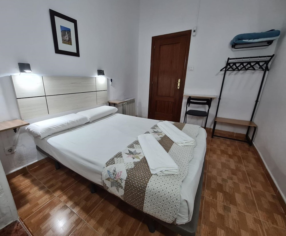 BASIC, DOUBLE BED, SHARED BATHROOM