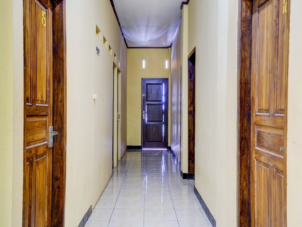OYO 113676 Wisma Al-fahmi Syariah 20/25