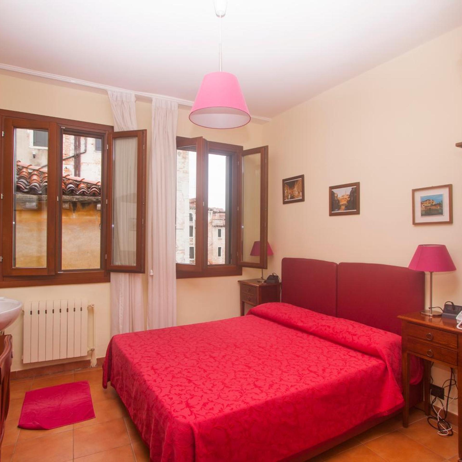 Room, Double Bed, Shared Bathroom, No Bathroom