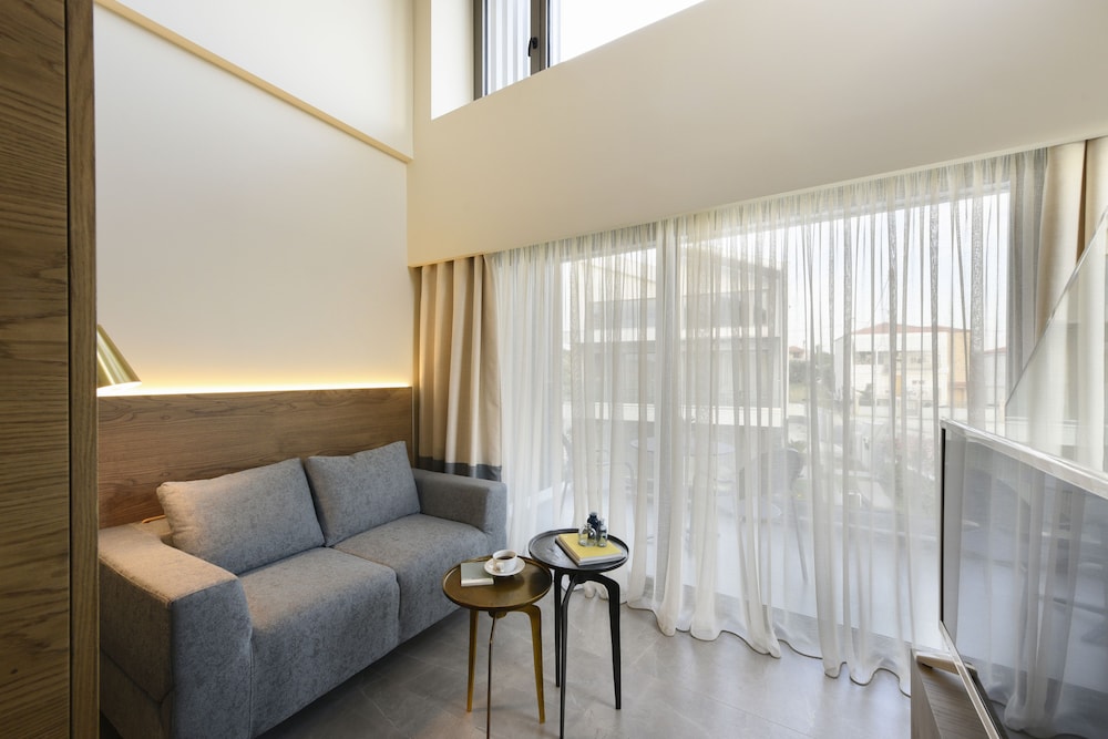 Serenity Suites 34/50