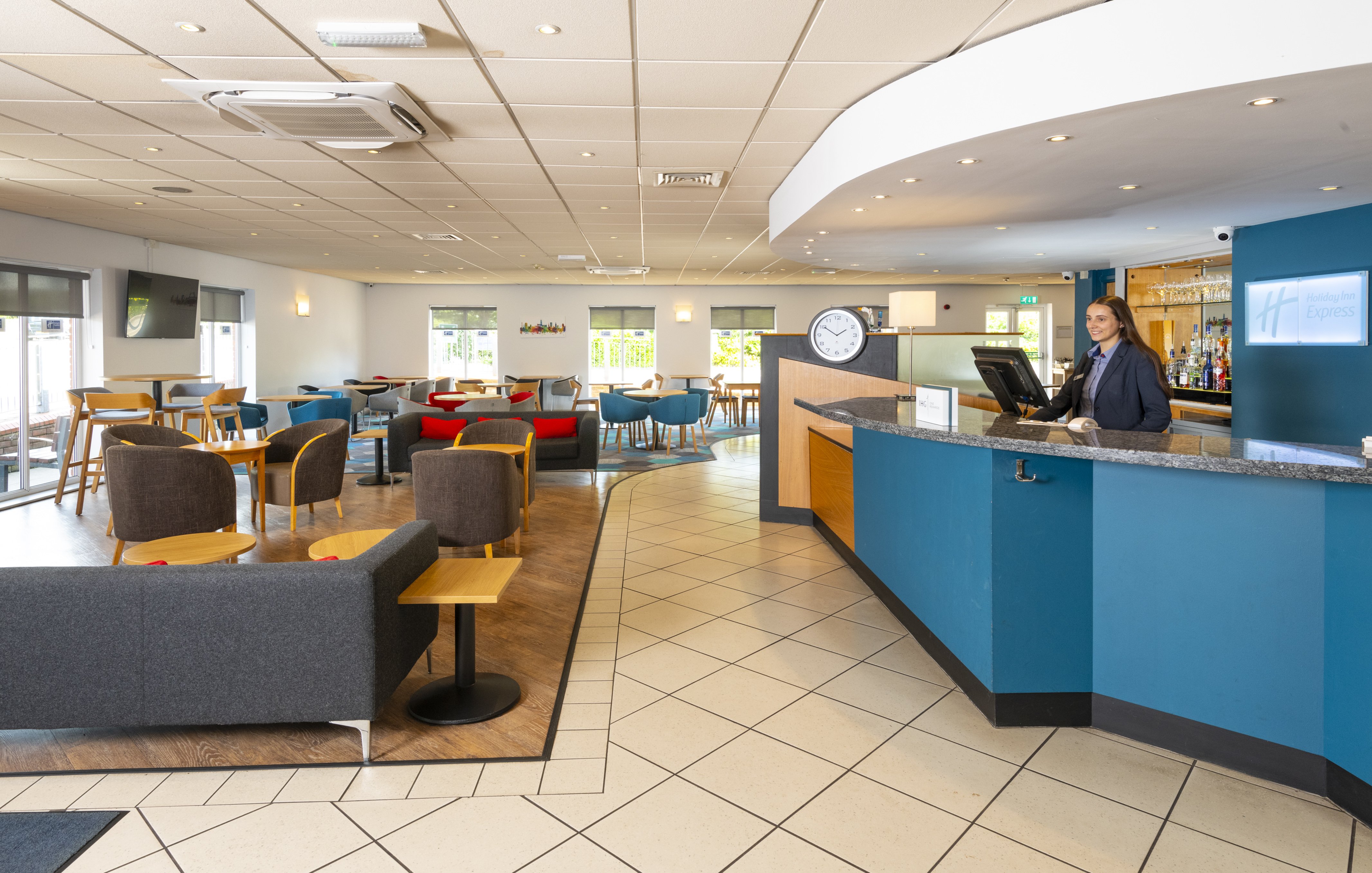 Holiday Inn Express Gloucester South 8/24