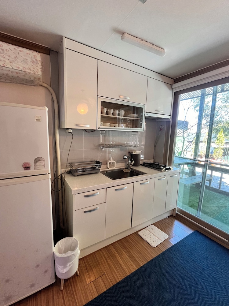 Bellus Rose Pension Hotel 11/64