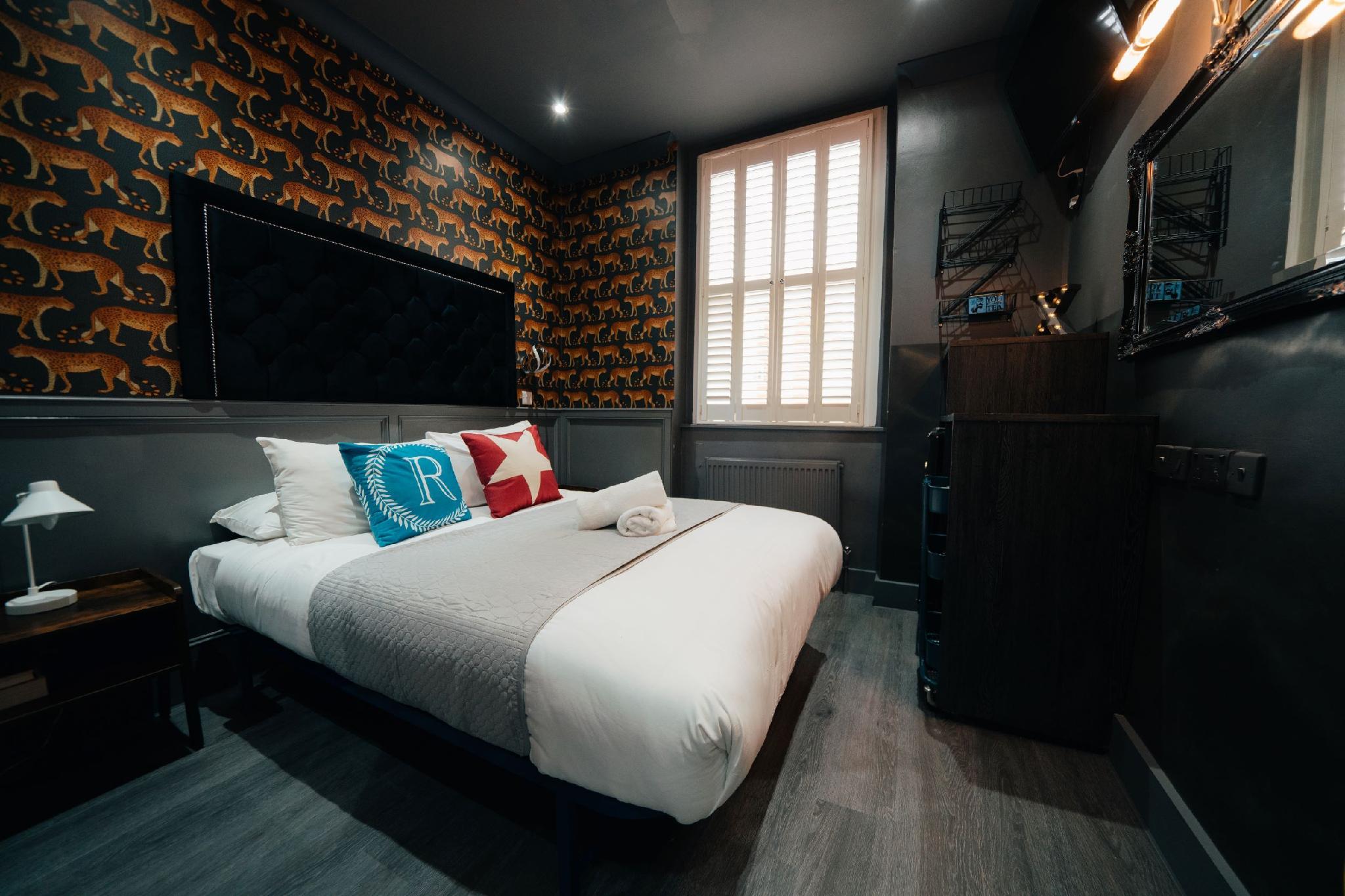Town House, Double Bed