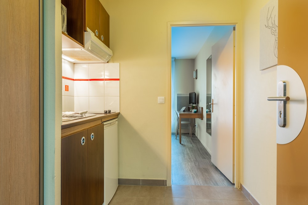 Hotel Residence Zenitude Magny Les Hameaux Versailles 49/49