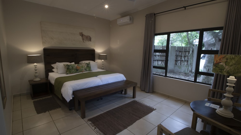 Emdoneni Lodge with Animal Care and Rehab Centre 40/66