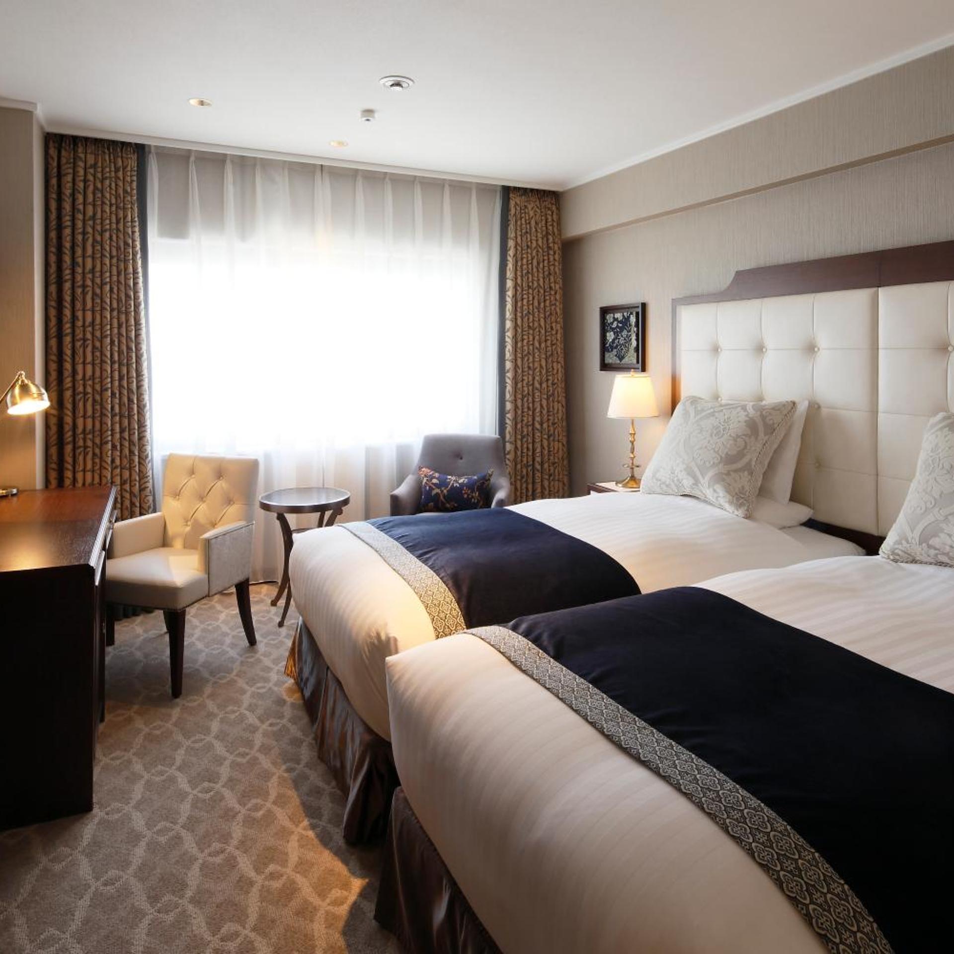 Grand Comfort, Twin Beds, Train View