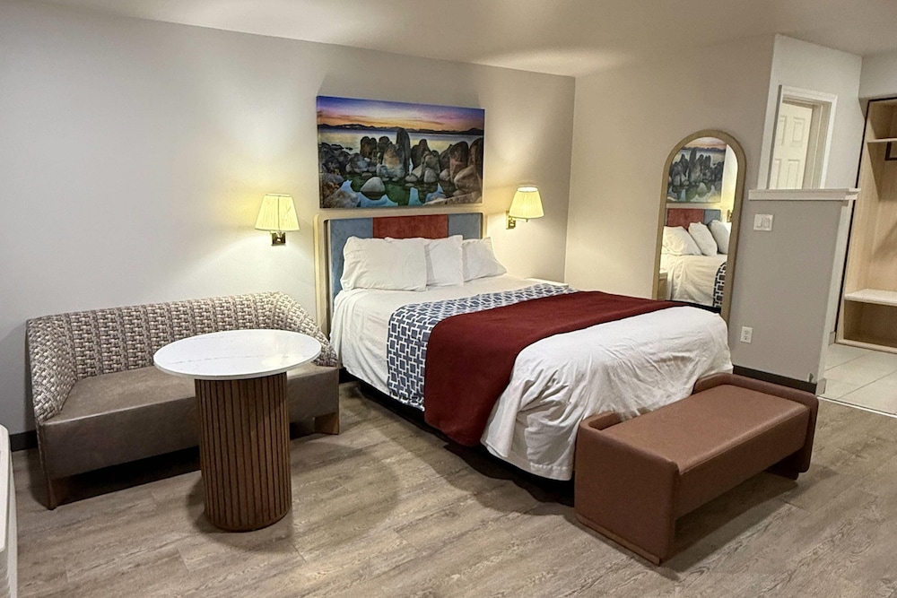 Upgrade, Queen Bed
