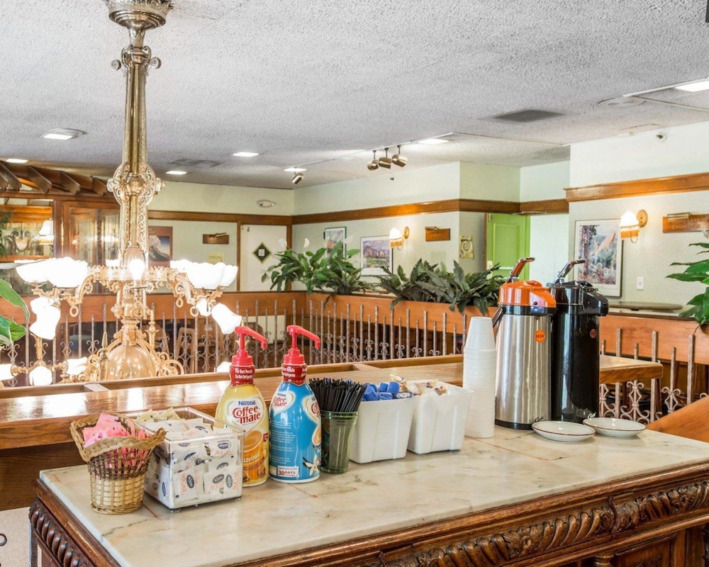The Boulder Broker (ex. Rodeway Inn and Suites The Broker) 37/42