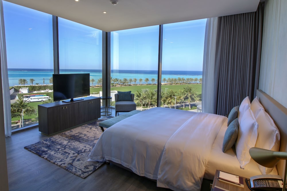 Views Hotel And Residence 8/69