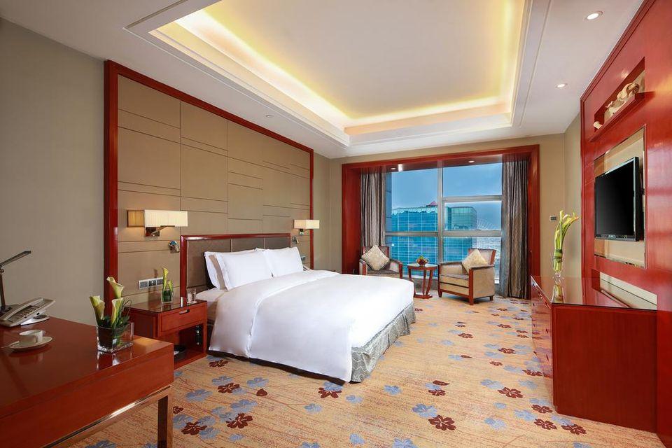 Superior, King Bed, Building a