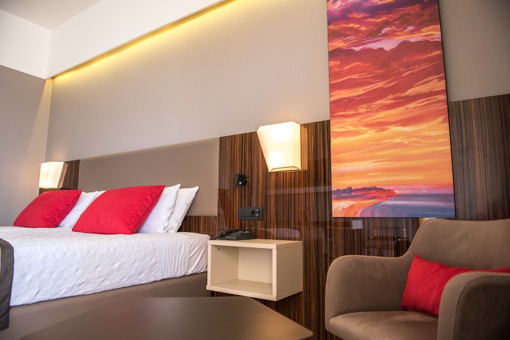 Ramada Plaza by Wyndham Thraki 8/49