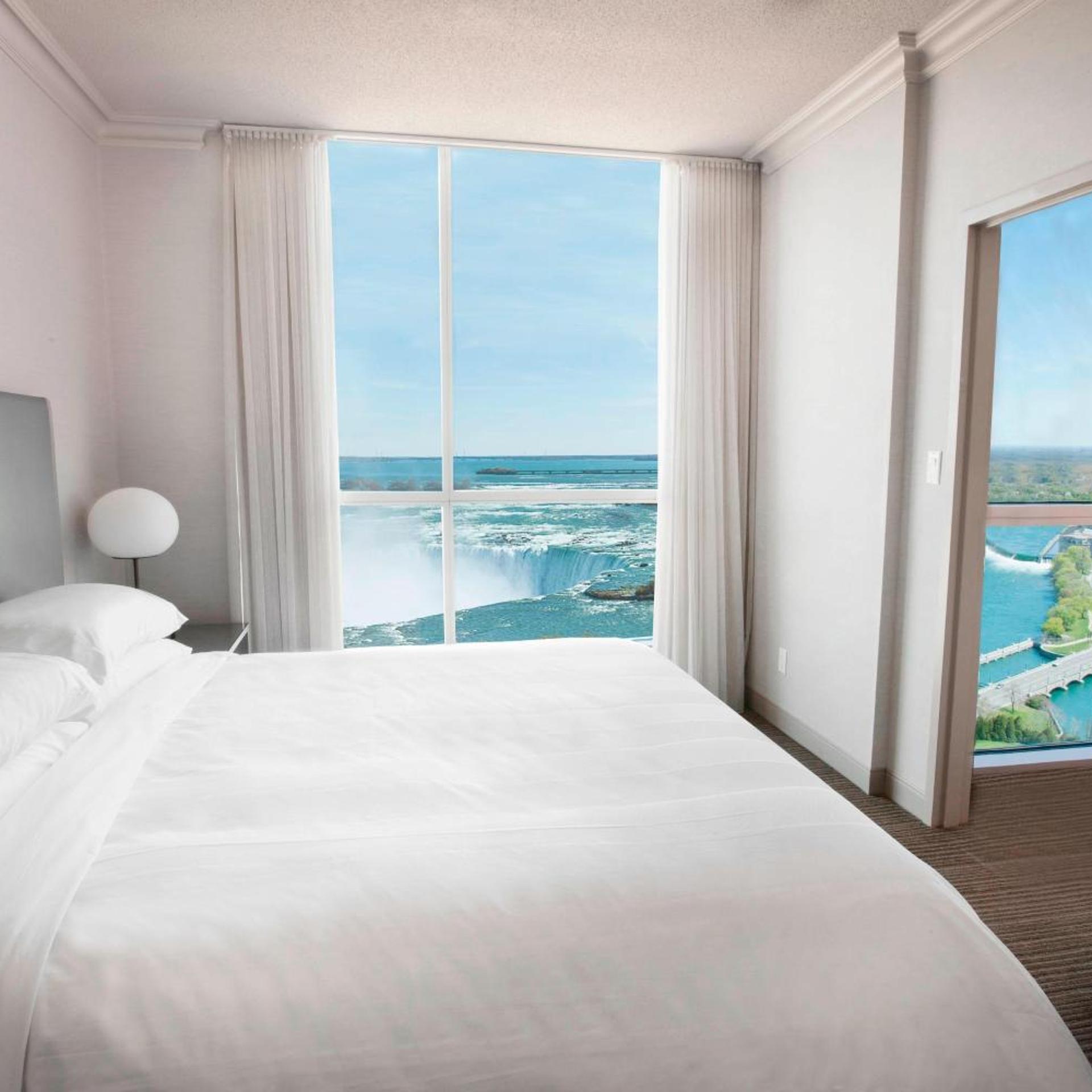 2 Bedrooms, Suite, Falls View, Jetted Tub, High Floor