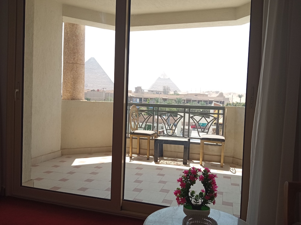 Regency Pyramids View Hotel 8/57