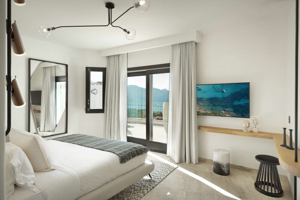 Sulia House Porto Rotondo, Curio Collection by Hilton 34/99