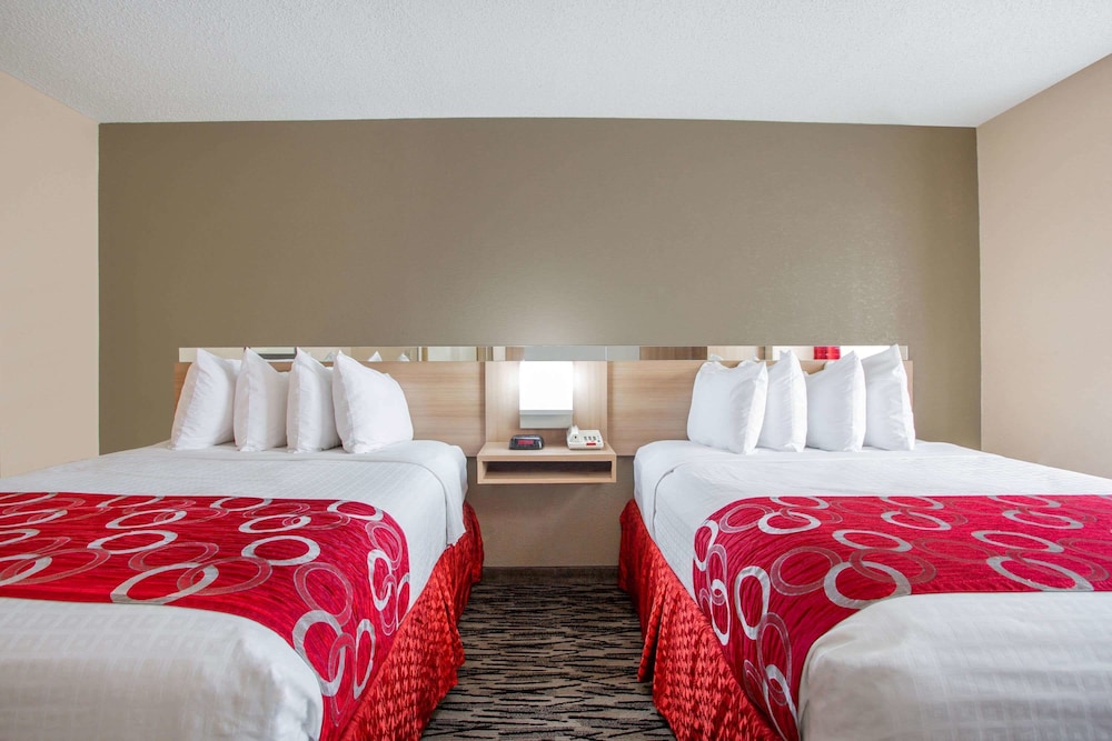 Microtel Inn & Suites By Wyndham Charleston Wv 20/37