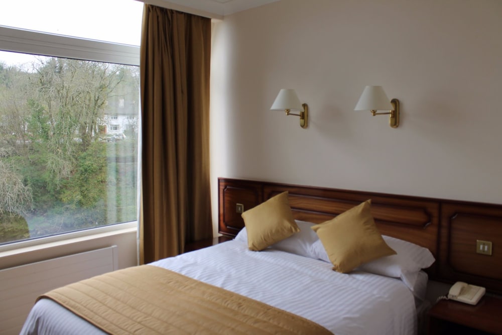 The Central Hotel Donegal 13/64