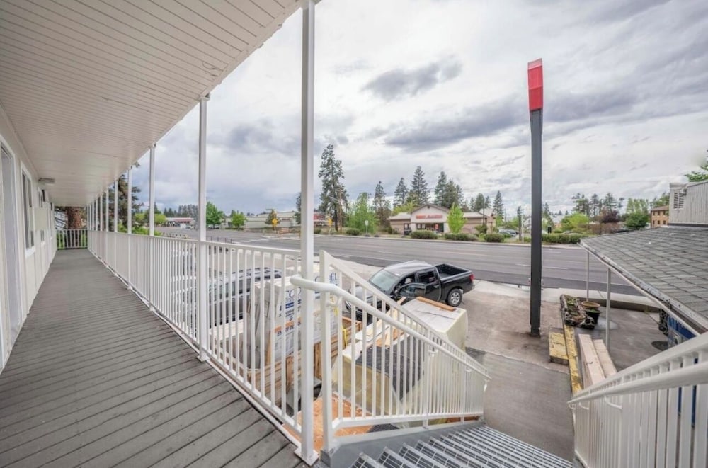 Budget Inn Bend by OYO 26/44