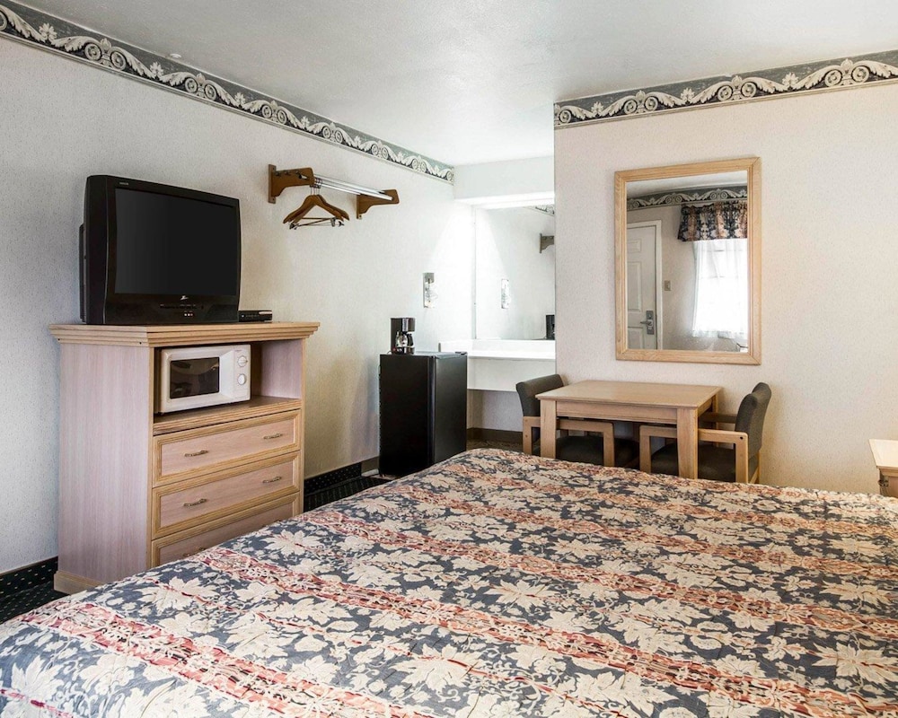 Rodeway Inn Monterey Near Fairgrounds 18/21