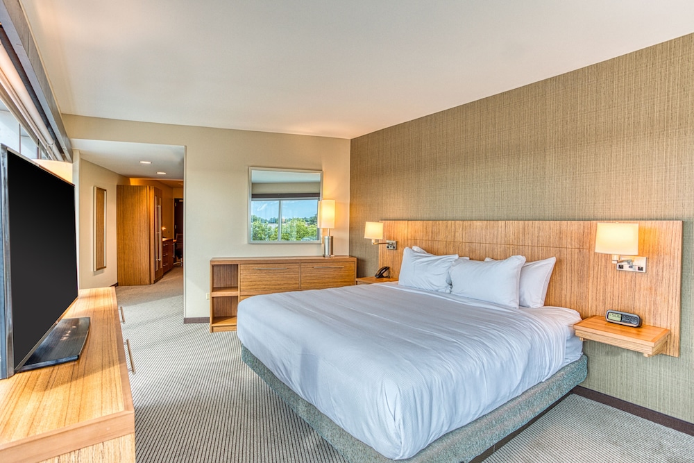 Hyatt Place Greensboro Downtown 7/50