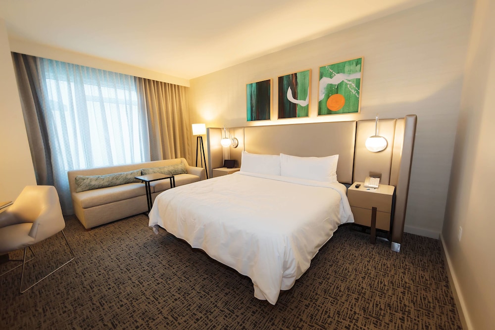 Art Ovation Hotel Autograph Collection 8/48