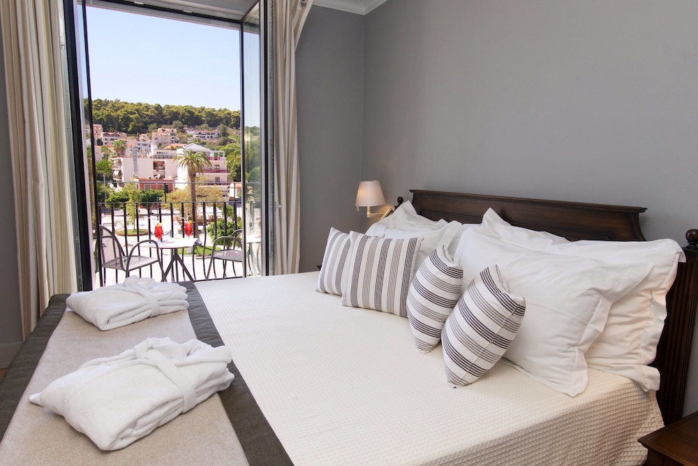 Aenos Hotel 29/62