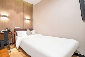 Economy, King Bed, No Window