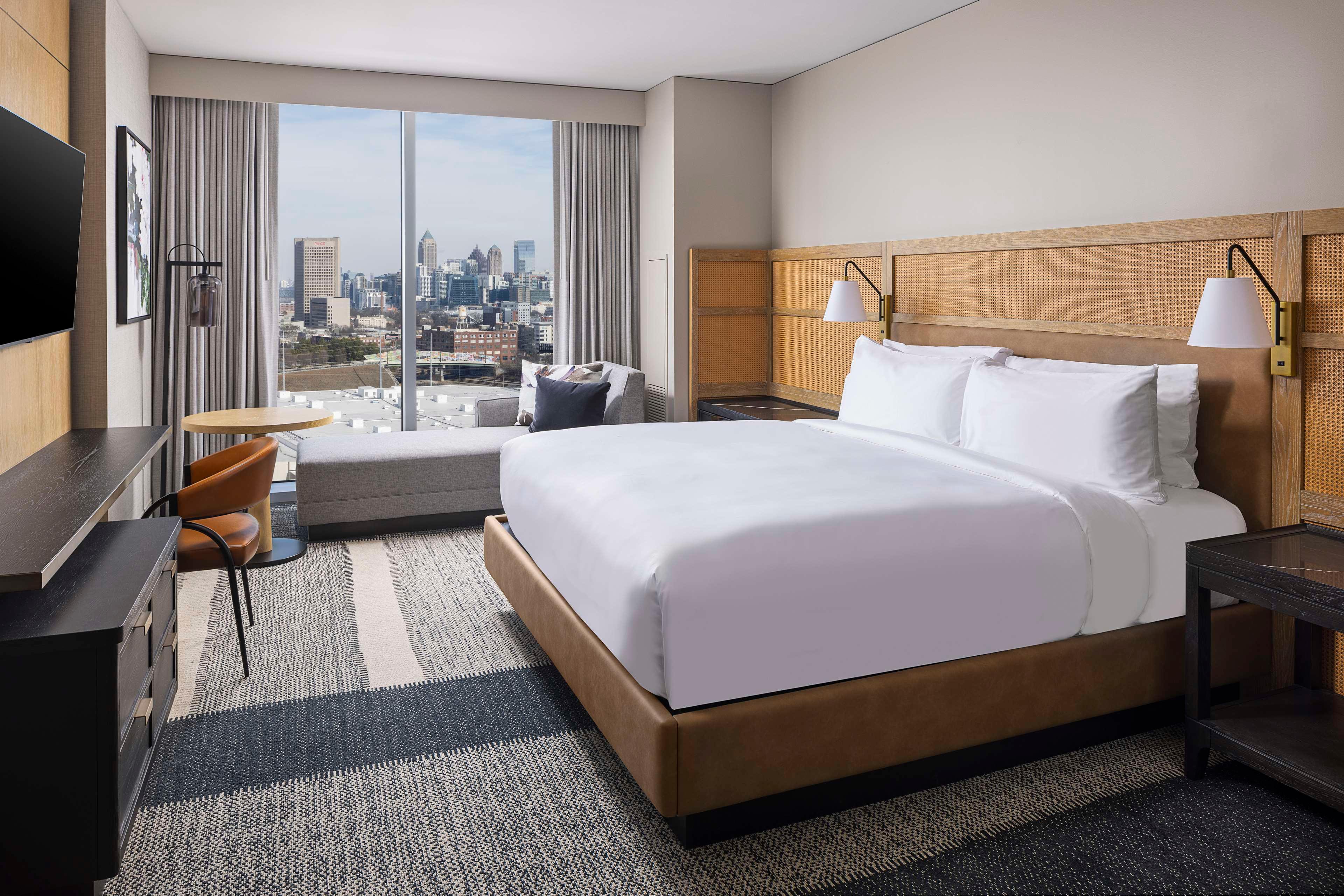 Skyline, Guest Room, King Bed, City View