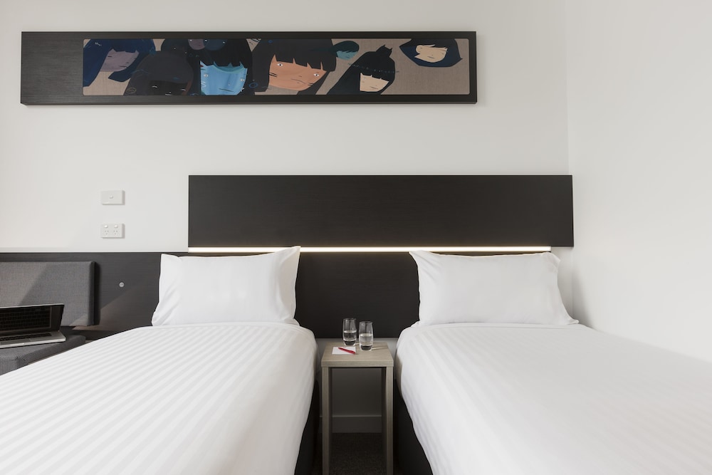 IBIS ADELAIDE 12/71