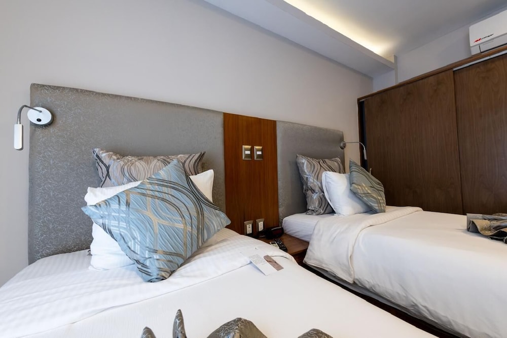 J. Towers Hotel Suites 25/68