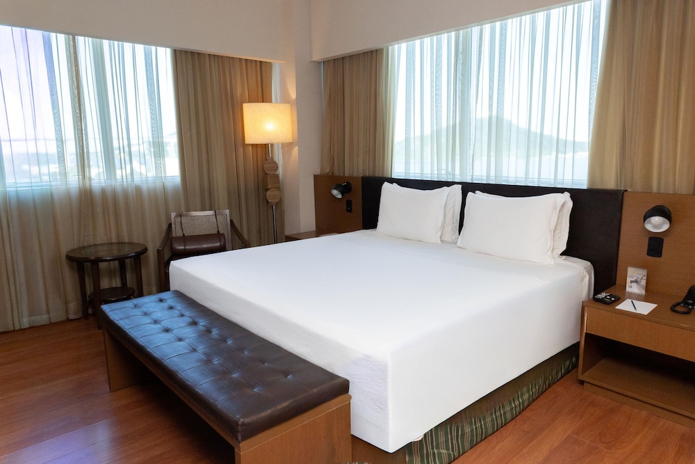 Golden Tulip Porto Vitoria 22/72
