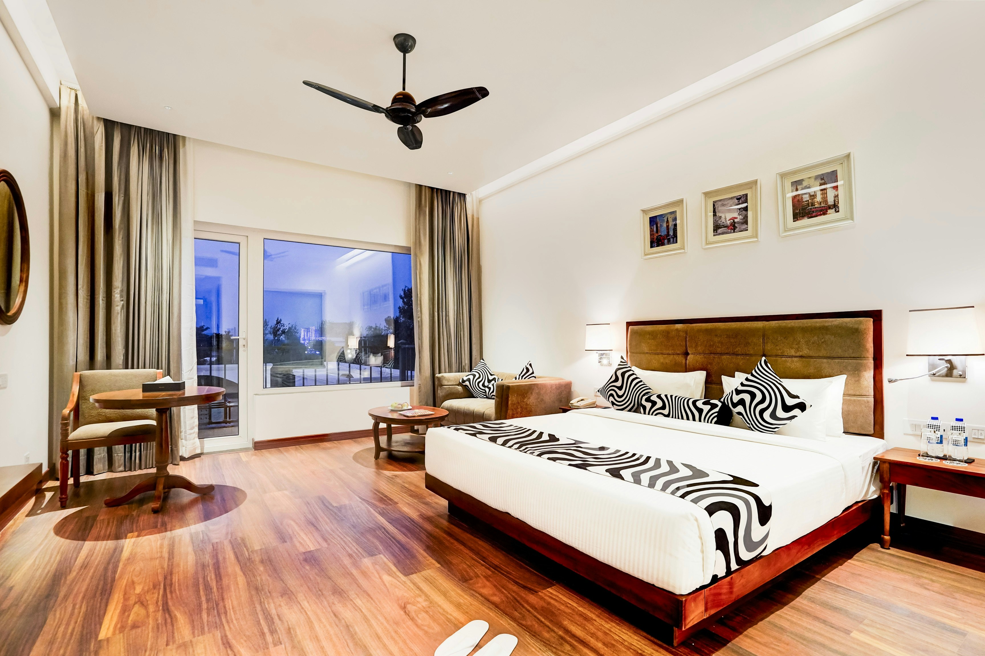 CLUB, KING BED