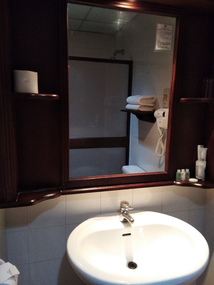 Kinabalu Daya Hotel 70/72