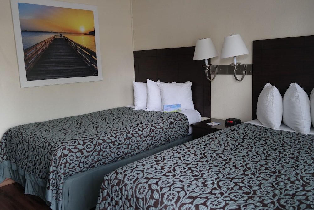 Days Inn By Wyndham Santa Maria 5/18