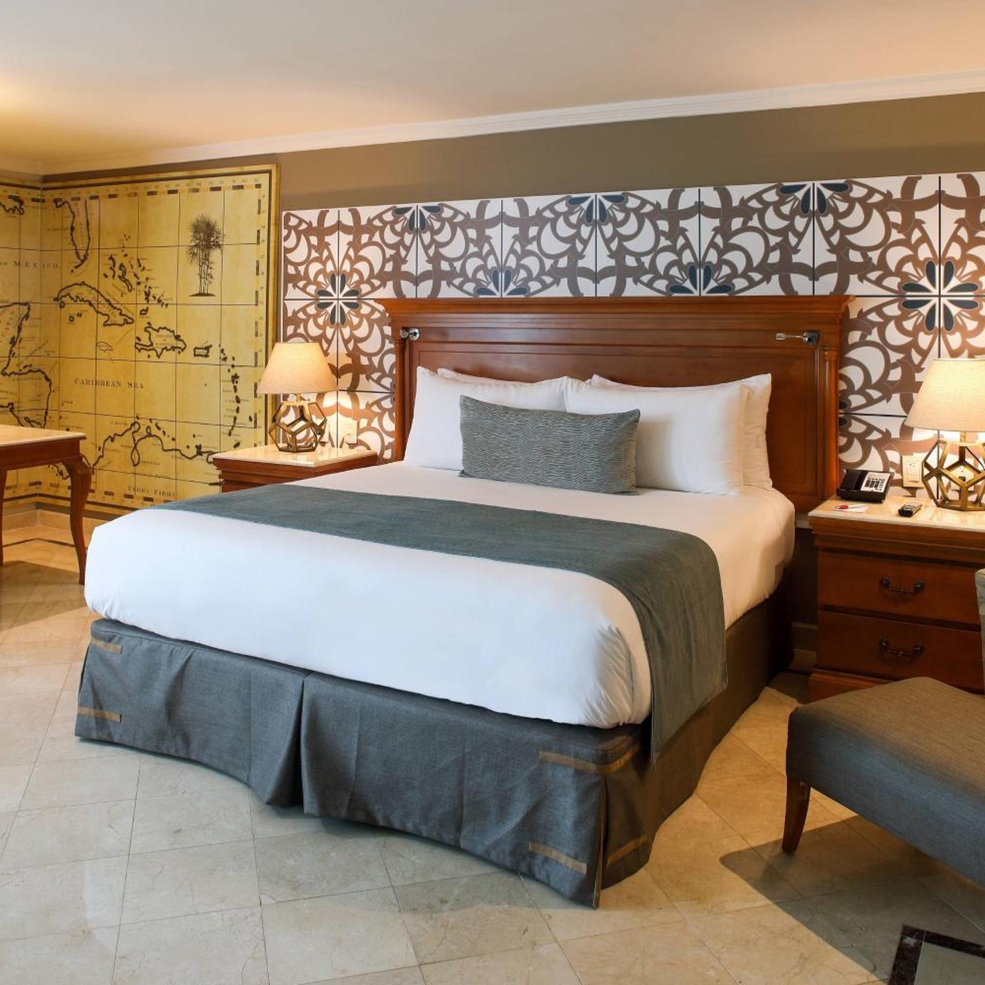 1 Bedroom, Junior Suite, King Bed, Club Lounge Access