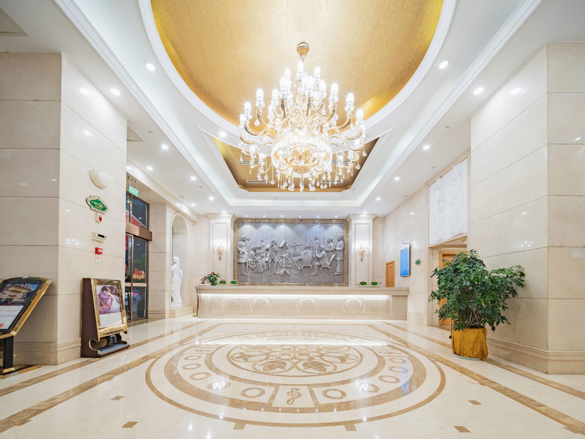 Vienna Hotel (Chengdu Dafeng Metro Station) 13/46