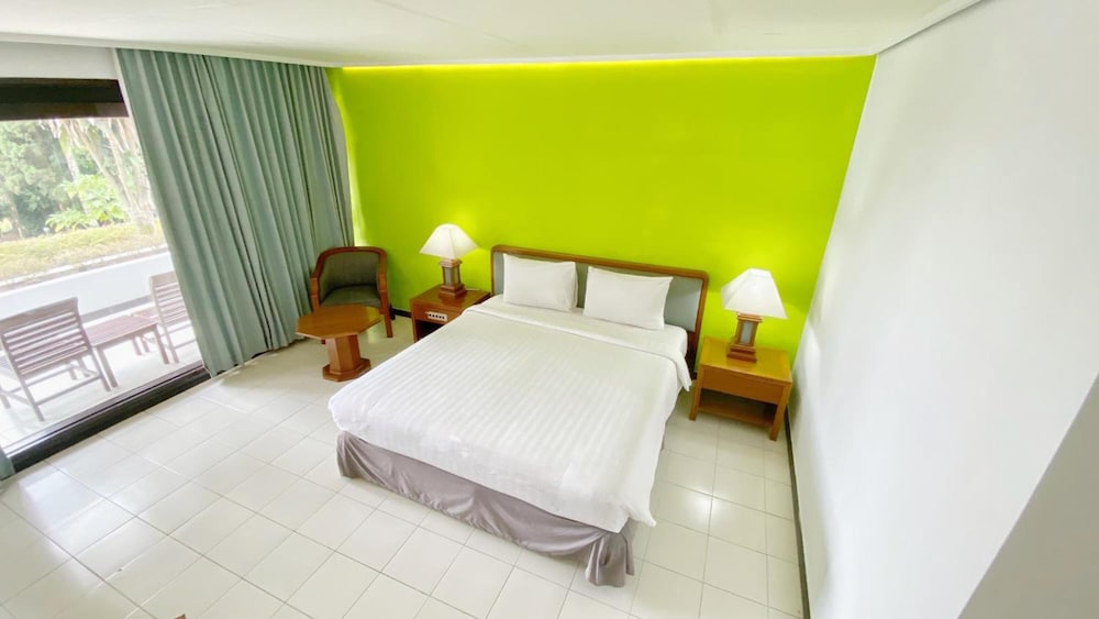 Superior, Queen Bed