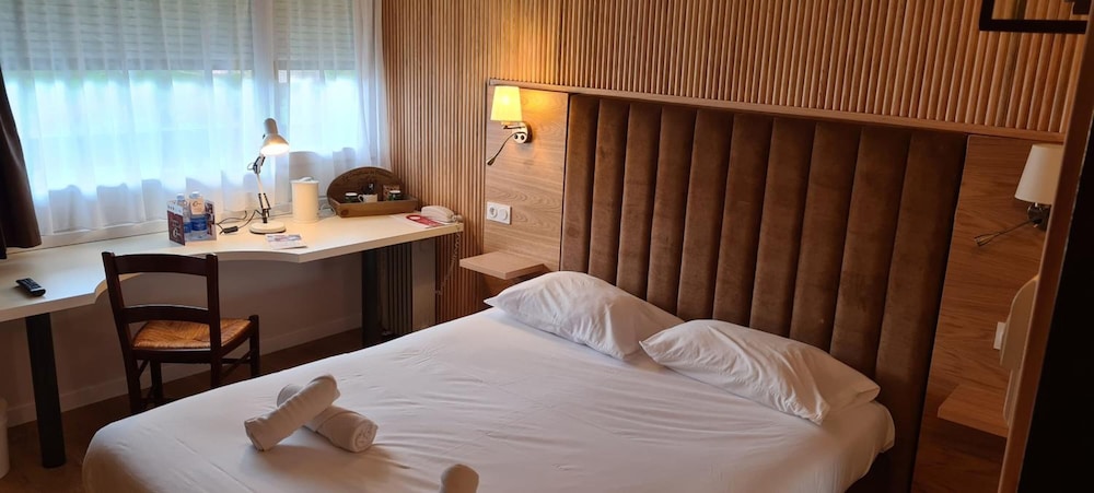 P'TIT DEJ-HOTEL FOIX 11/23