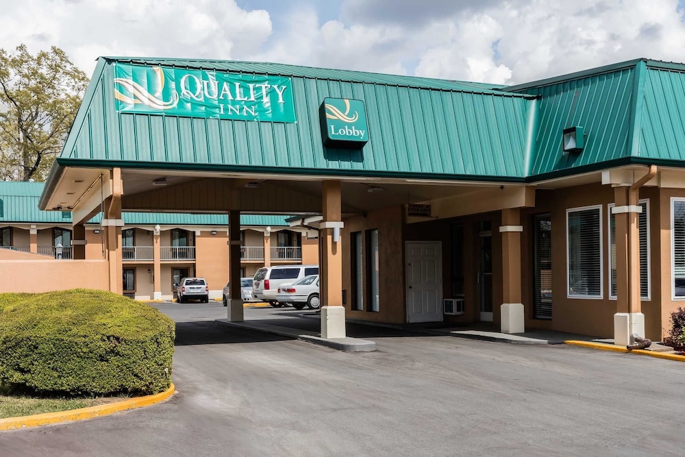 Quality Inn Tullahoma, TN 2/36