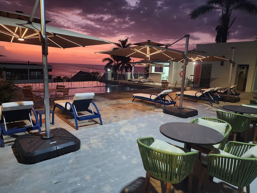Hotel 39 Jamaica 30/53