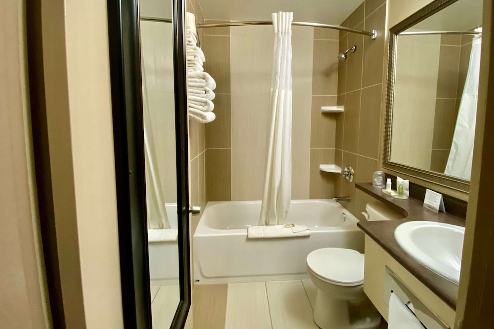 غرفة بسريرين كوين، Ramada by Wyndham Whitecourt 5/5