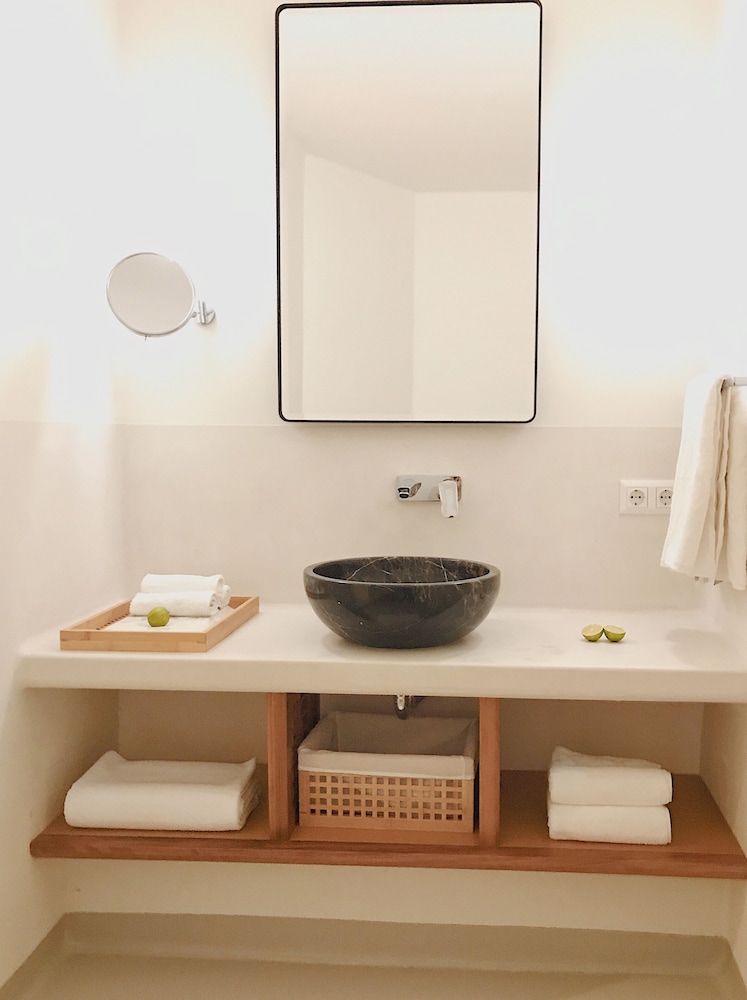 Pilos Suites 47/50