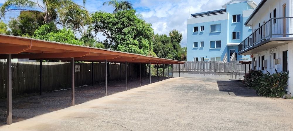 TOWER COURT MOTEL 34/44