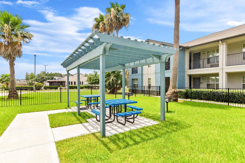 Sonesta Simply Suites Stafford 48/54