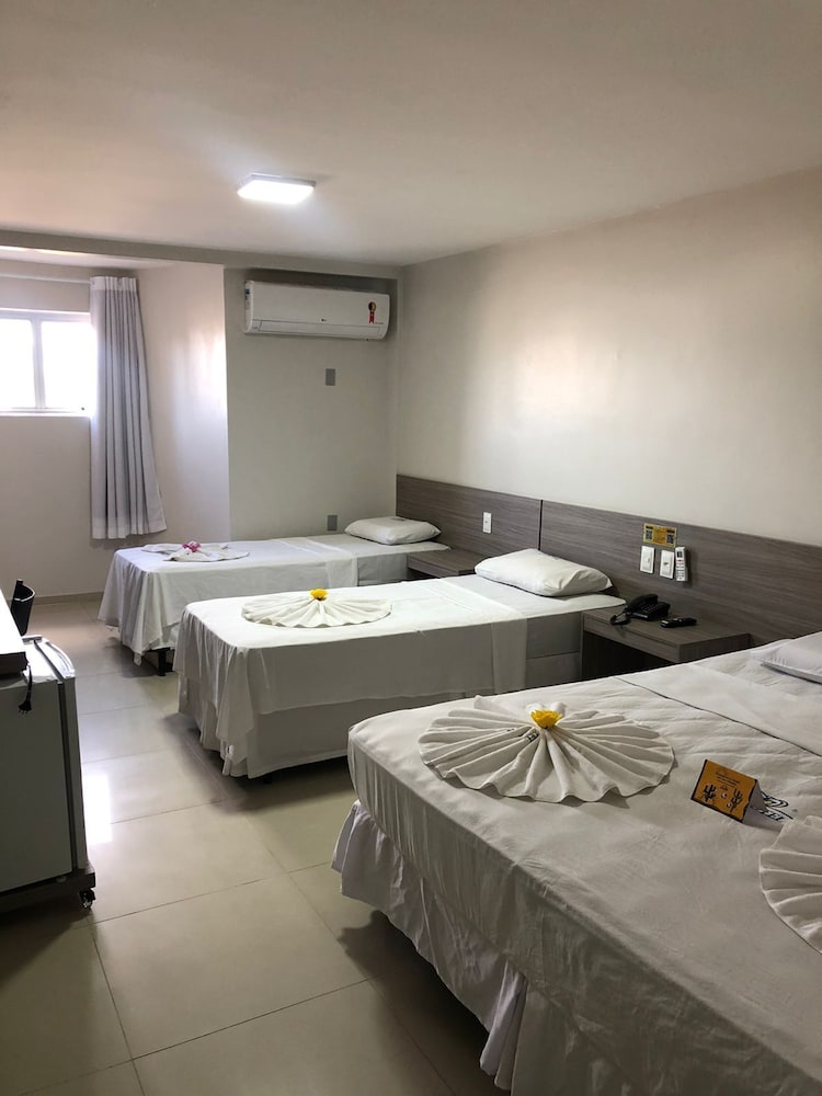 Max Hotel 6/35